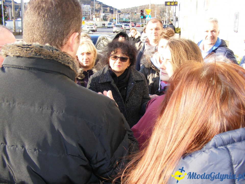 Protest rodziców SP 51 przed UM 18.12.2019