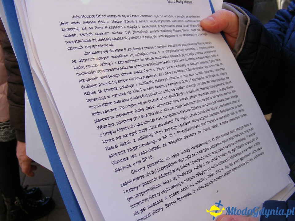 Protest rodziców SP 51 przed UM 18.12.2019