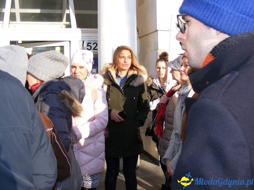 Protest rodziców SP 51 przed UM 18.12.2019