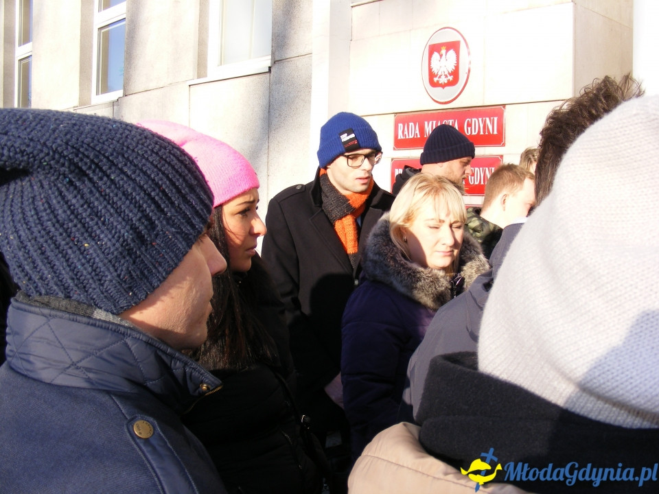 Protest rodziców SP 51 przed UM 18.12.2019