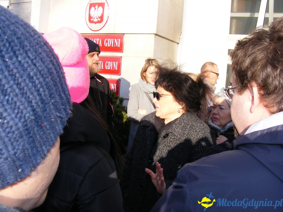 Protest rodziców SP 51 przed UM 18.12.2019
