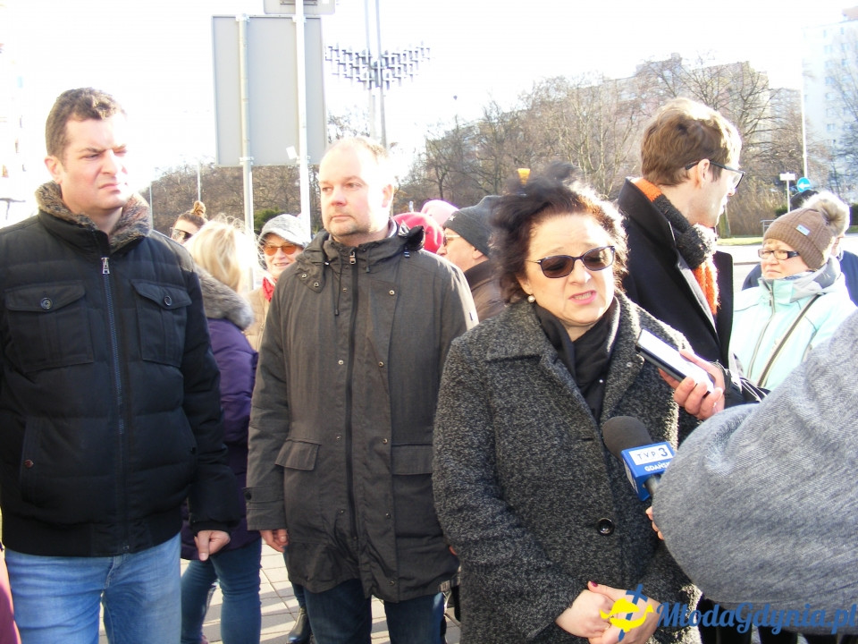 Protest rodziców SP 51 przed UM 18.12.2019