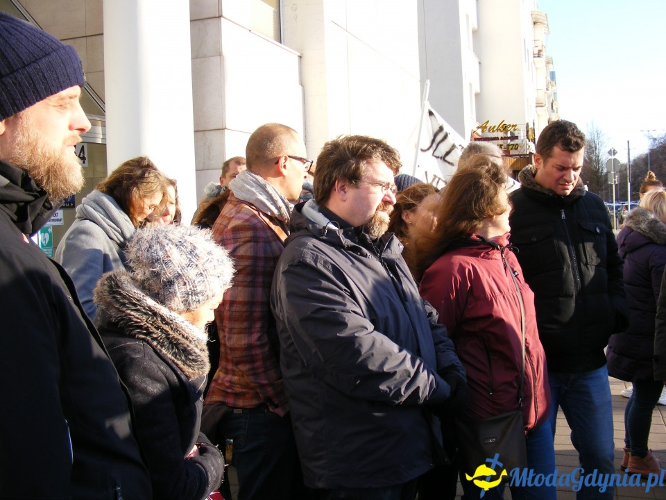 Protest rodziców SP 51 przed UM 18.12.2019