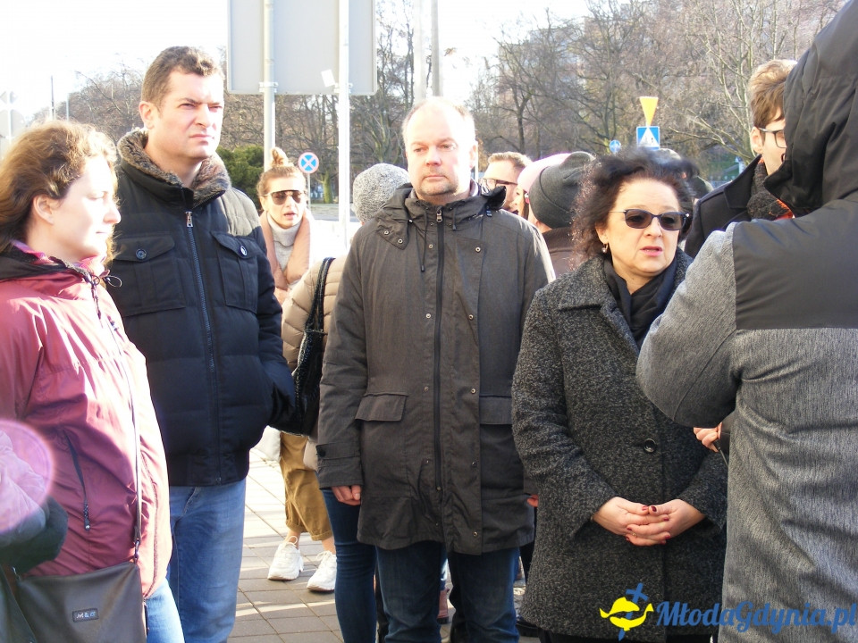 Protest rodziców SP 51 przed UM 18.12.2019