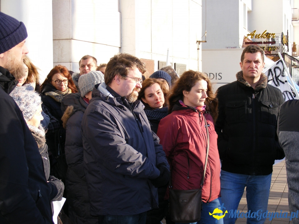 Protest rodziców SP 51 przed UM 18.12.2019