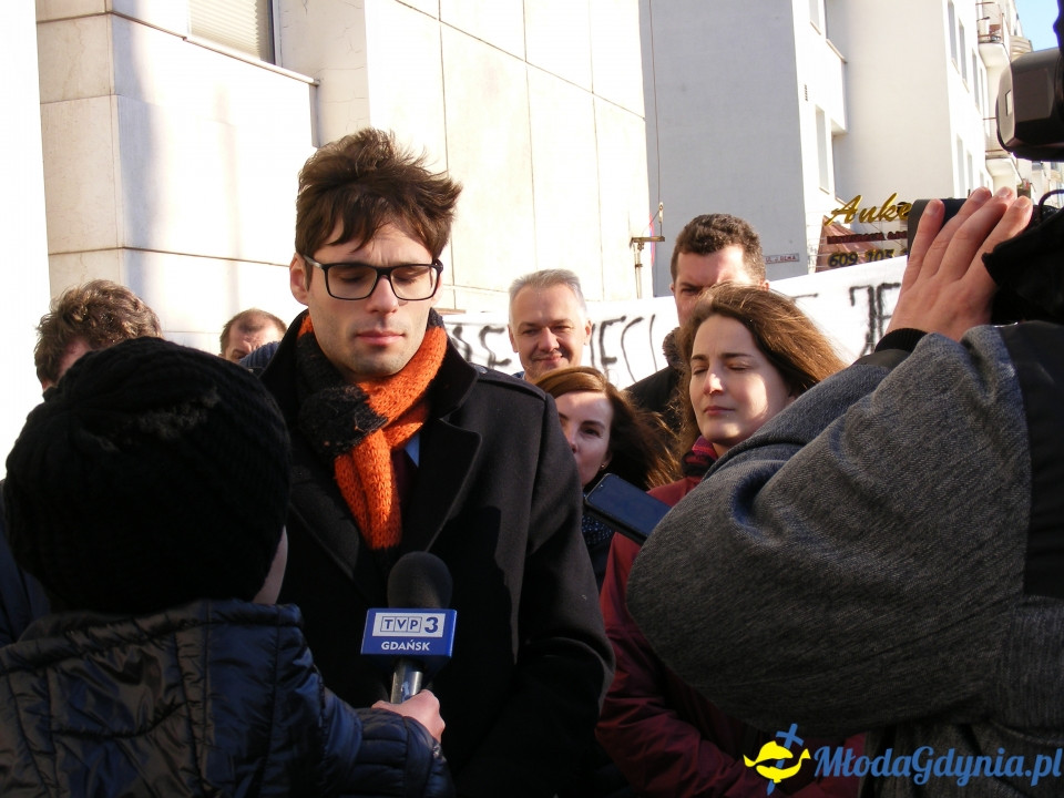 Protest rodziców SP 51 przed UM 18.12.2019