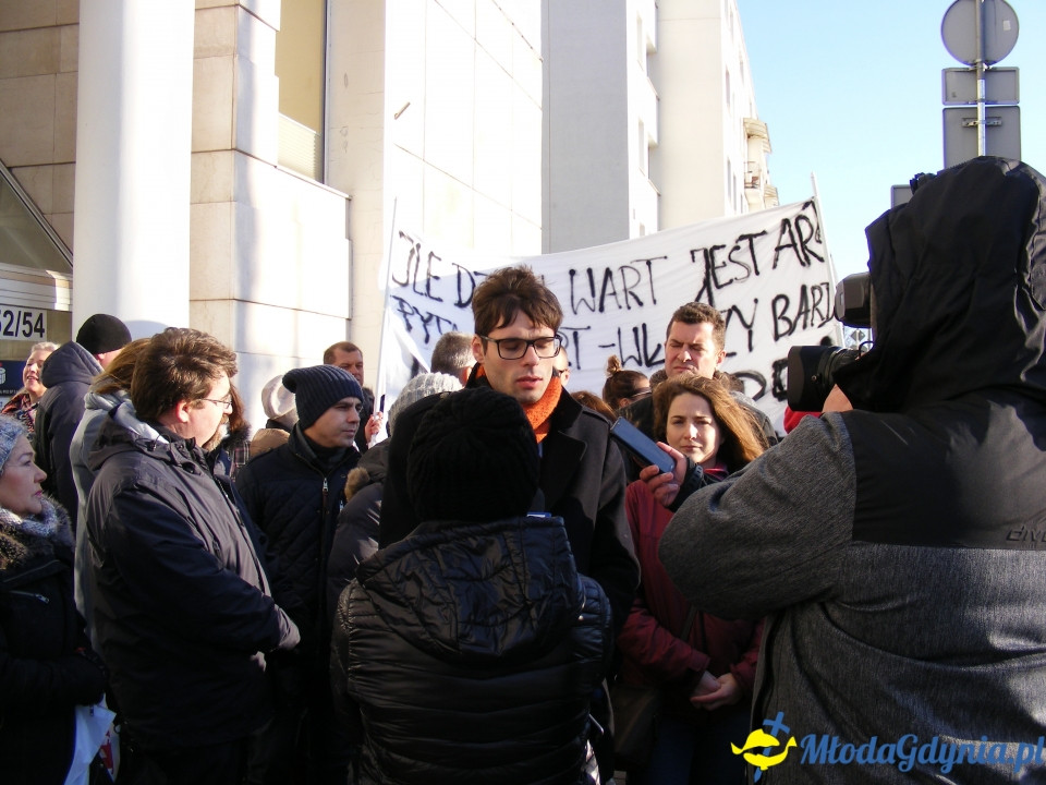 Protest rodziców SP 51 przed UM 18.12.2019