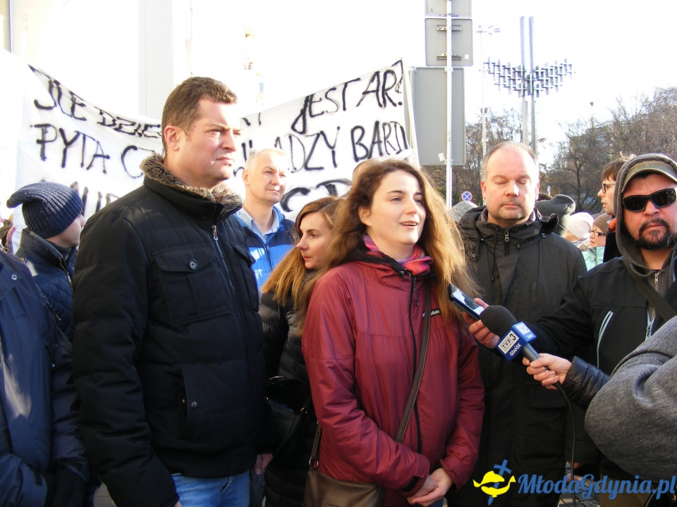Protest rodziców SP 51 przed UM 18.12.2019