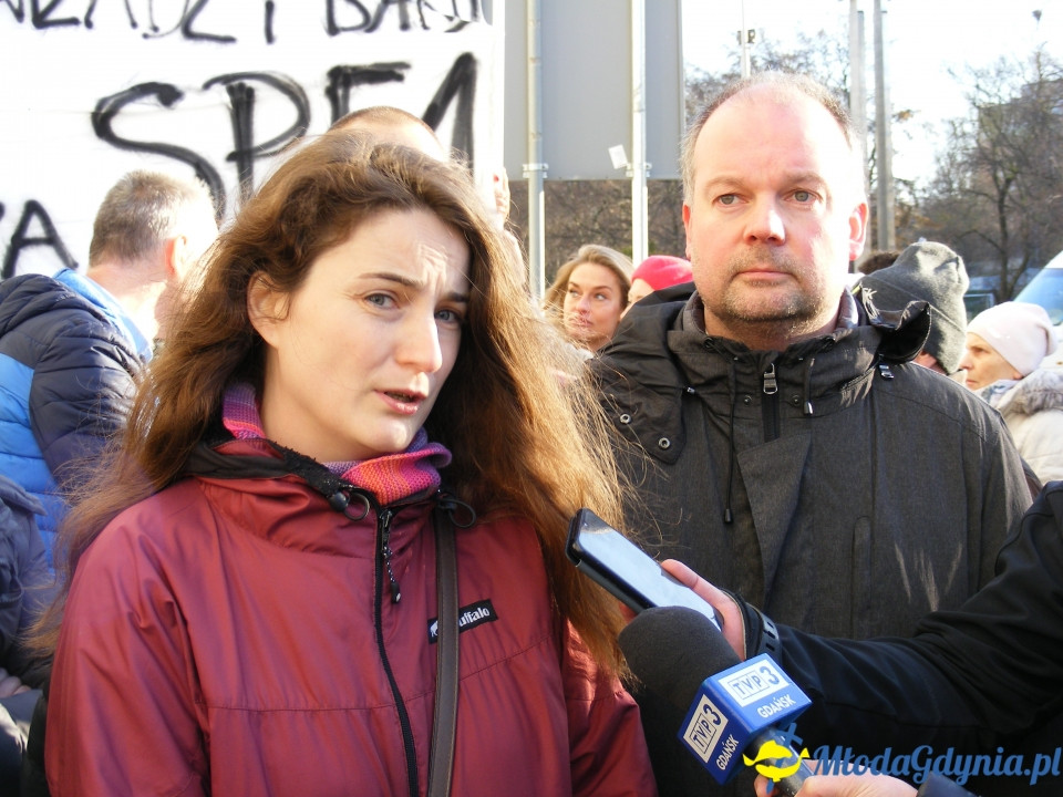 Protest rodziców SP 51 przed UM 18.12.2019