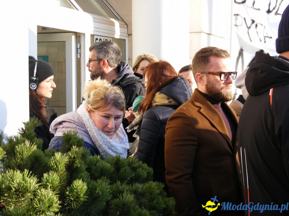 Protest rodziców SP 51 przed UM 18.12.2019