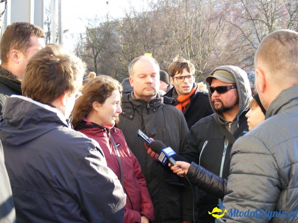 Protest rodziców SP 51 przed UM 18.12.2019