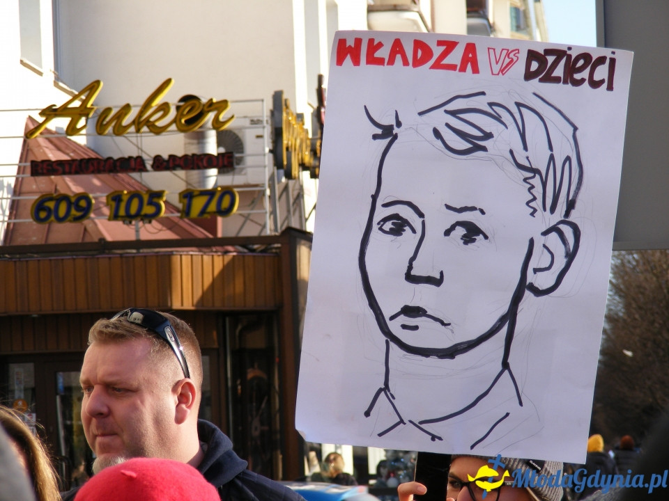 Protest rodziców SP 51 przed UM 18.12.2019