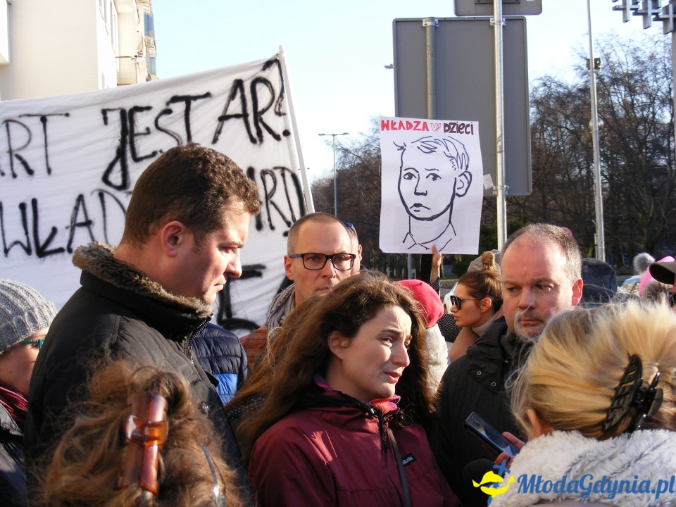 Protest rodziców SP 51 przed UM 18.12.2019