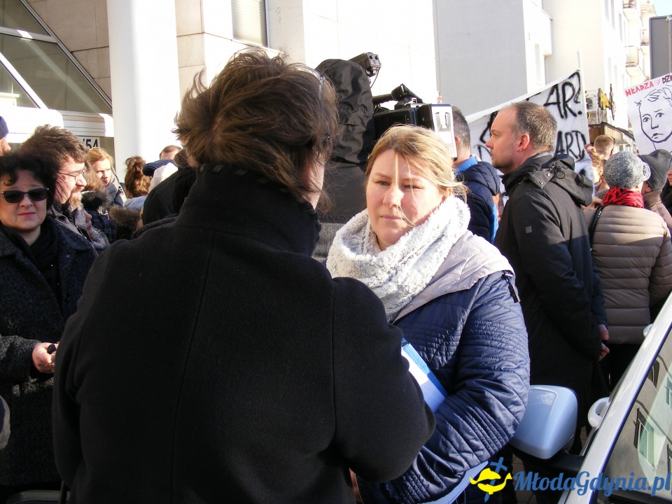 Protest rodziców SP 51 przed UM 18.12.2019