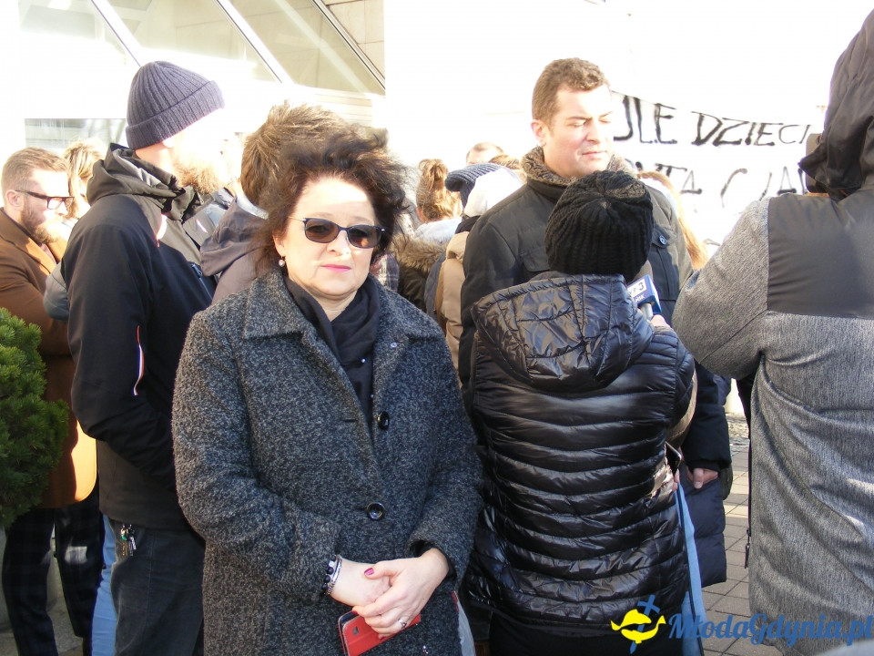Protest rodziców SP 51 przed UM 18.12.2019