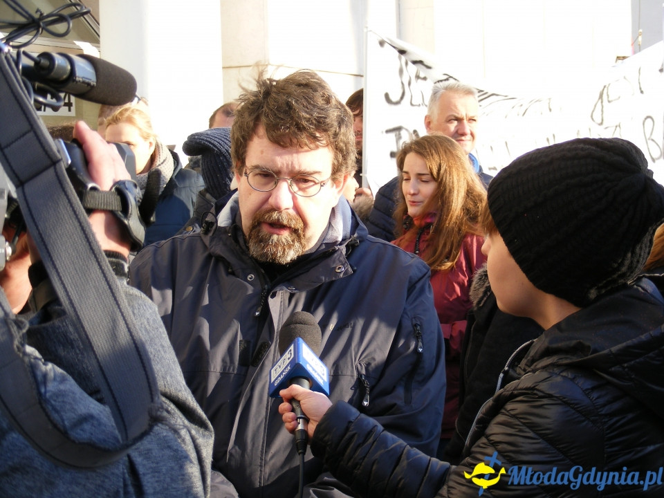 Protest rodziców SP 51 przed UM 18.12.2019