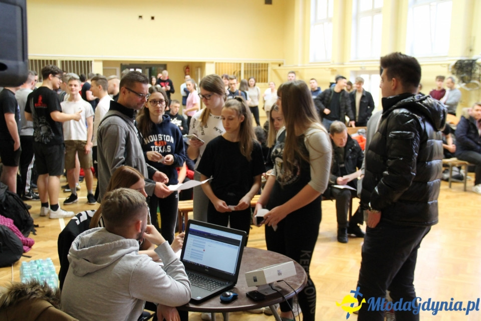 Mistrzostw Szkół Gdyńskich w siłowaniu na rękę 16.12.2019 ZSChiE
