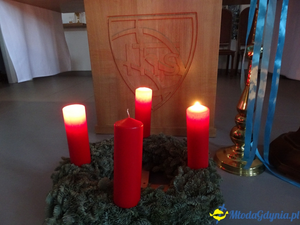 ZSJ - Ostatnie roraty w kaplicy szkolnej, jasełka i wigilie klasowe 2019