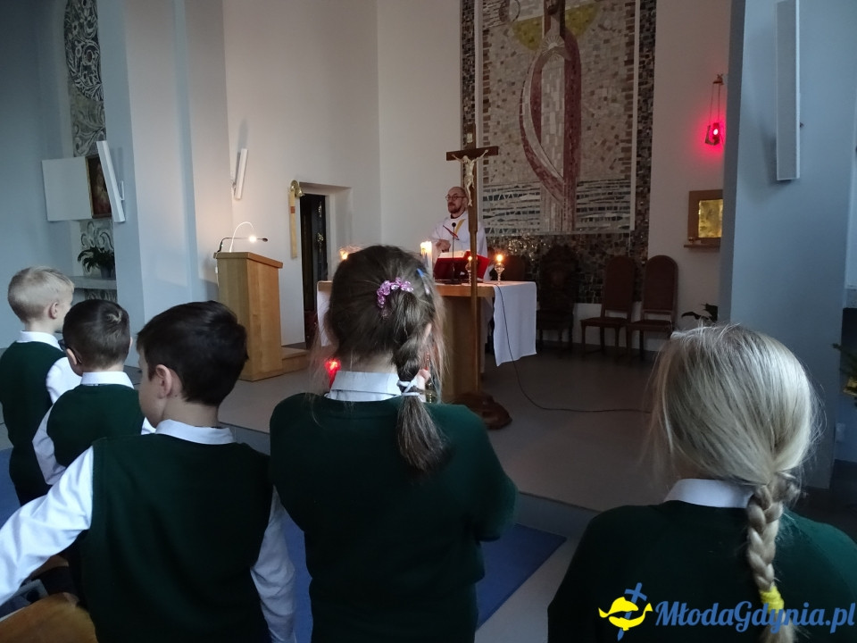 ZSJ - Ostatnie roraty w kaplicy szkolnej, jasełka i wigilie klasowe 2019