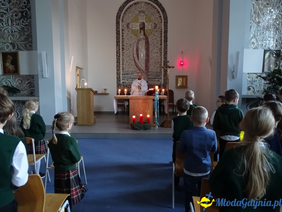 ZSJ - Ostatnie roraty w kaplicy szkolnej, jasełka i wigilie klasowe 2019