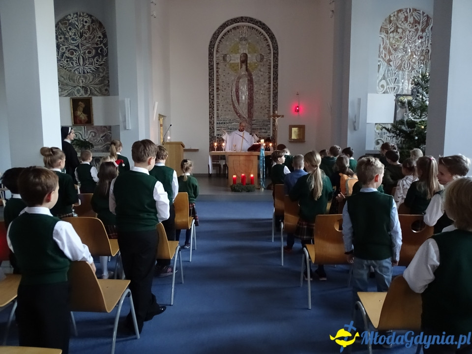 ZSJ - Ostatnie roraty w kaplicy szkolnej, jasełka i wigilie klasowe 2019