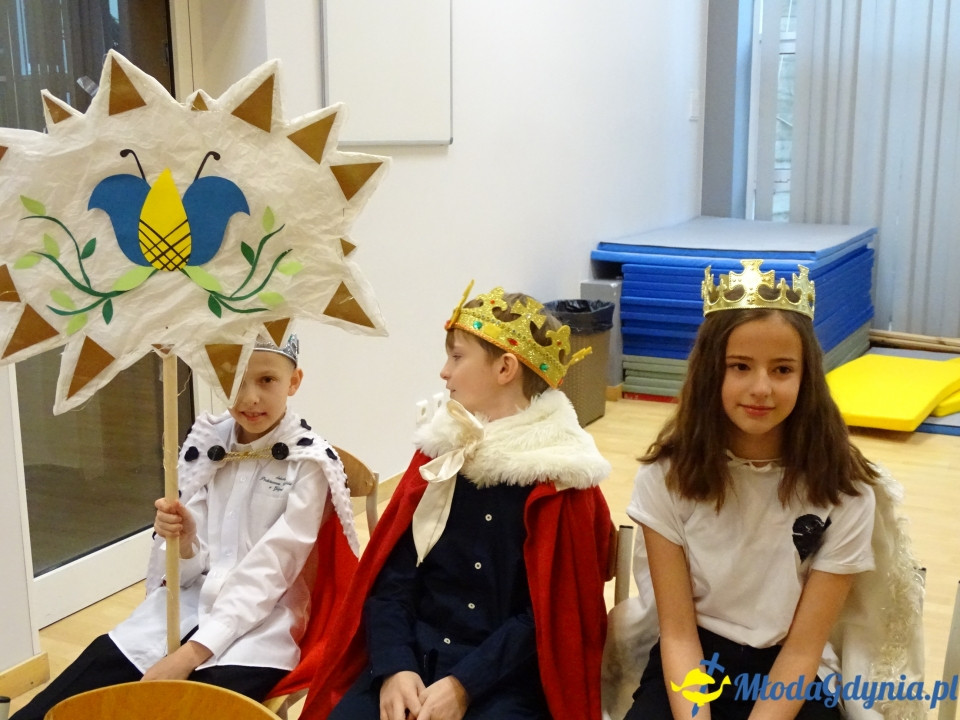 ZSJ - Ostatnie roraty w kaplicy szkolnej, jasełka i wigilie klasowe 2019