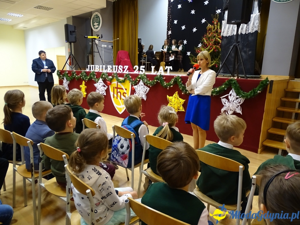 ZSJ - Ostatnie roraty w kaplicy szkolnej, jasełka i wigilie klasowe 2019