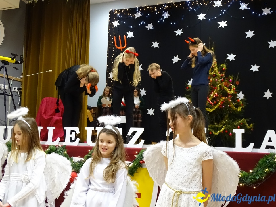ZSJ - Ostatnie roraty w kaplicy szkolnej, jasełka i wigilie klasowe 2019