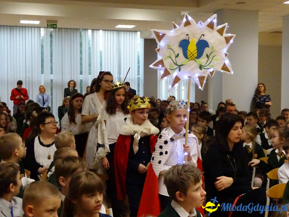 ZSJ - Ostatnie roraty w kaplicy szkolnej, jasełka i wigilie klasowe 2019