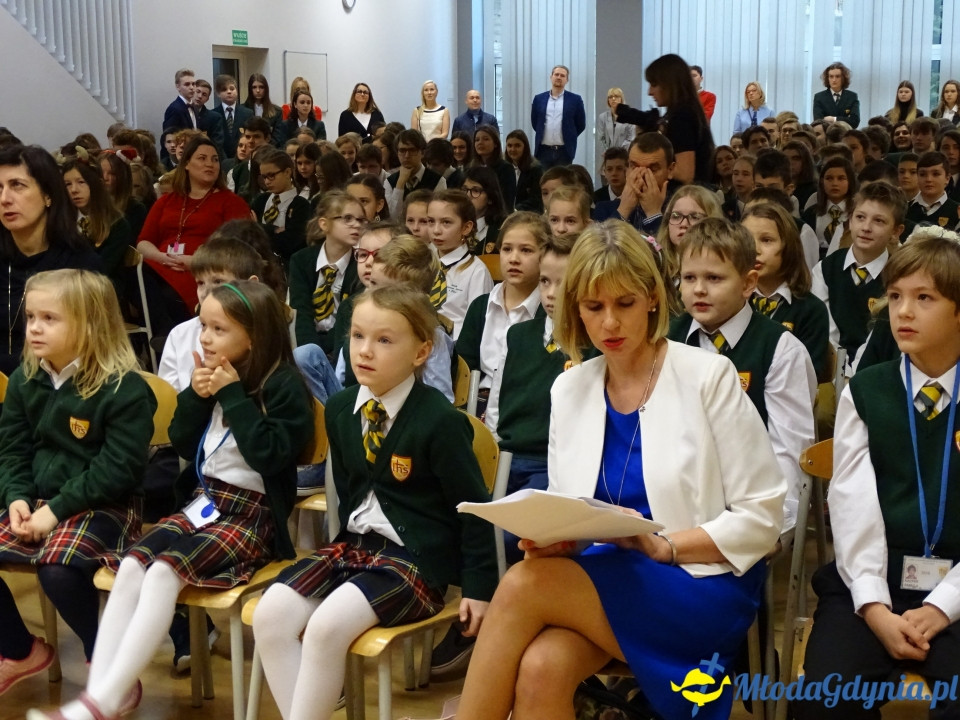 ZSJ - Ostatnie roraty w kaplicy szkolnej, jasełka i wigilie klasowe 2019