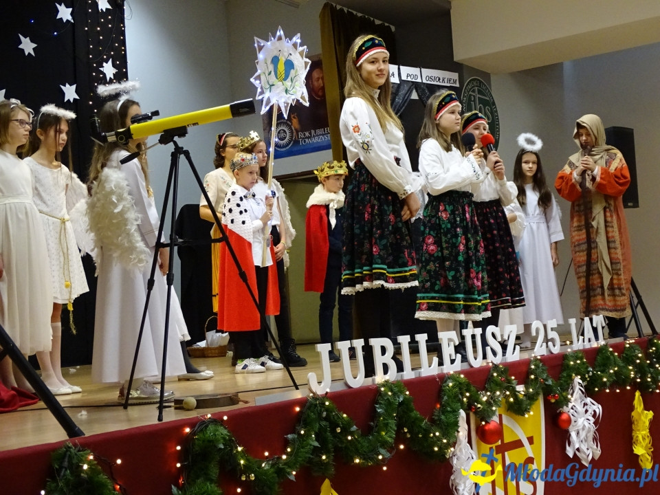 ZSJ - Ostatnie roraty w kaplicy szkolnej, jasełka i wigilie klasowe 2019