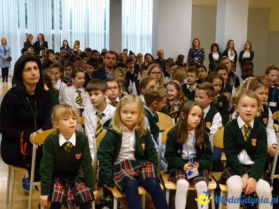 ZSJ - Ostatnie roraty w kaplicy szkolnej, jasełka i wigilie klasowe 2019