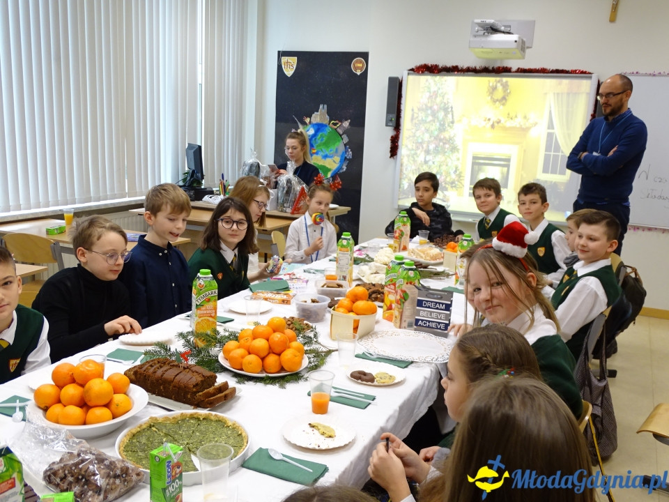 ZSJ - Ostatnie roraty w kaplicy szkolnej, jasełka i wigilie klasowe 2019