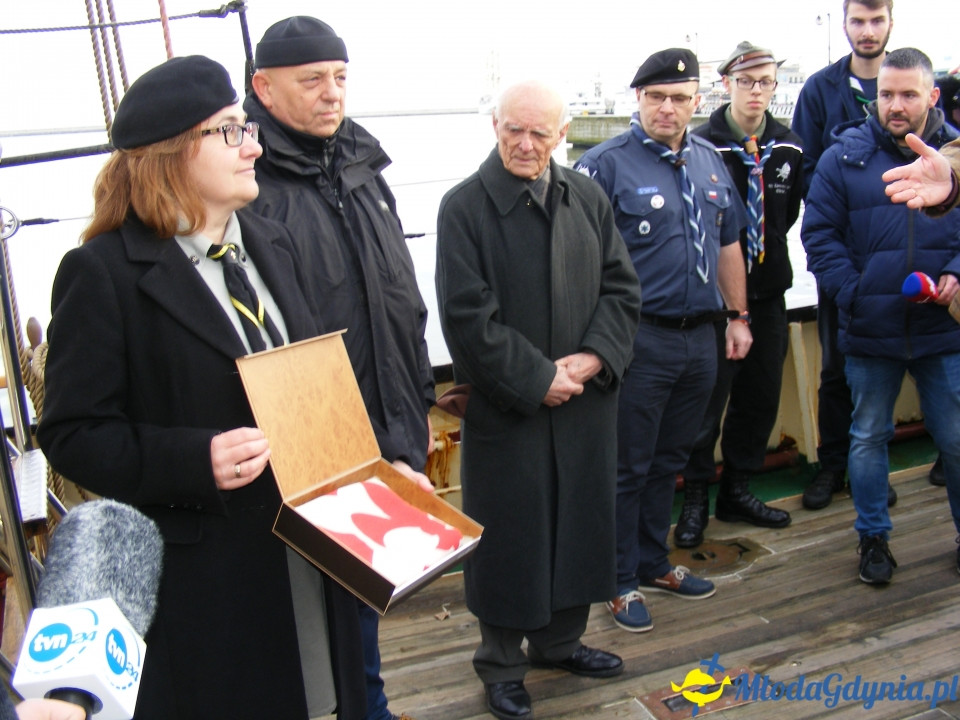 Zawisza Czarny - przekazanie bandery