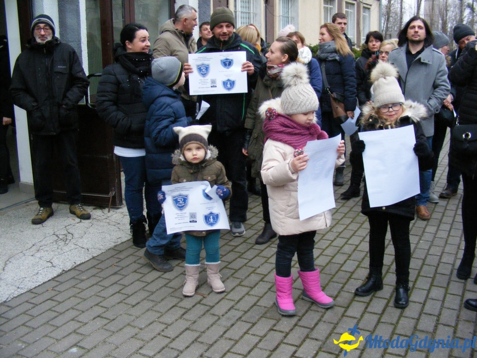 SP 52 - protest przed szkołą 03.01.2019