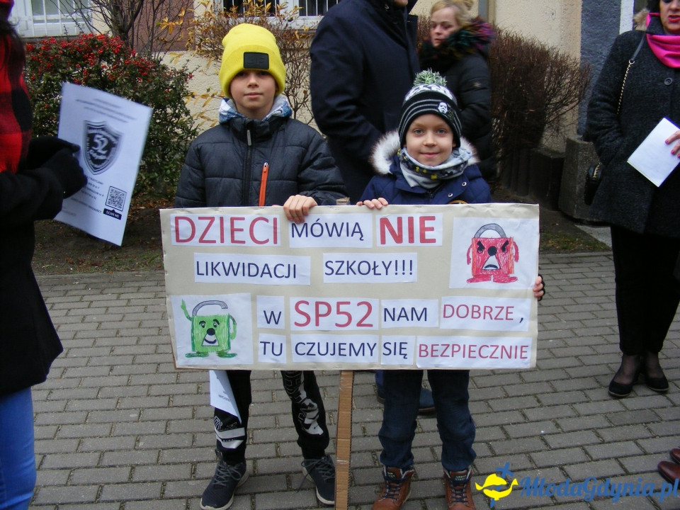 SP 52 - protest przed szkołą 03.01.2019