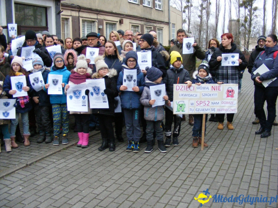 SP 52 - protest przed szkołą 03.01.2019