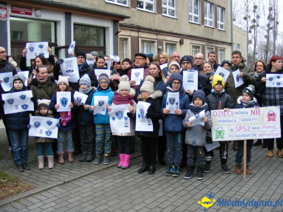 SP 52 - protest przed szkołą 03.01.2019