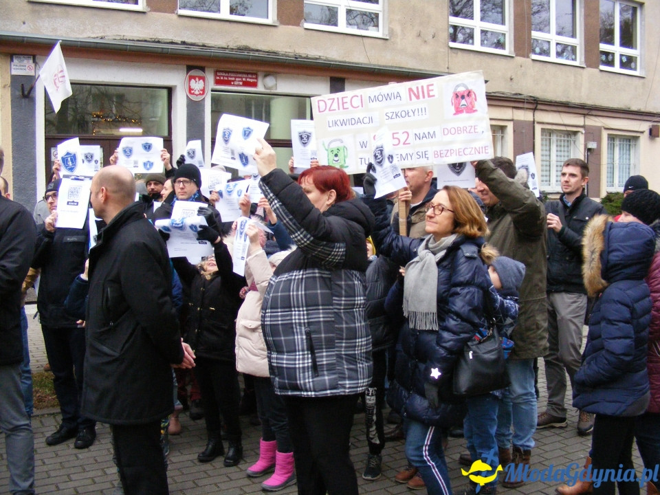 SP 52 - protest przed szkołą 03.01.2019