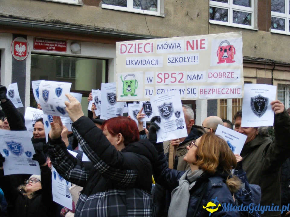 SP 52 - protest przed szkołą 03.01.2019