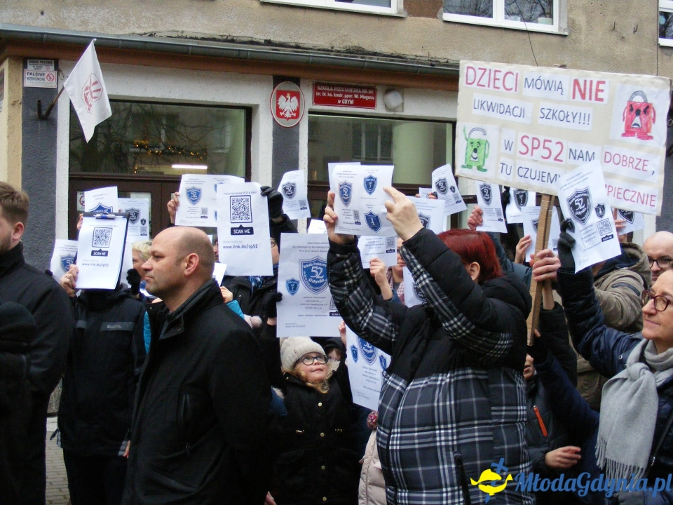 SP 52 - protest przed szkołą 03.01.2019