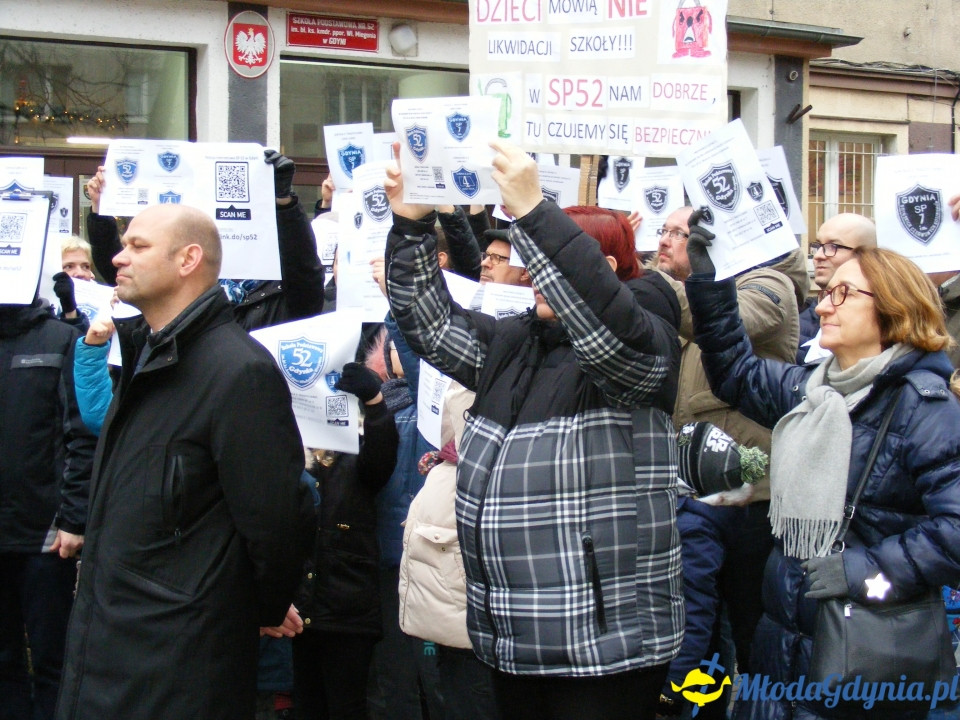 SP 52 - protest przed szkołą 03.01.2019