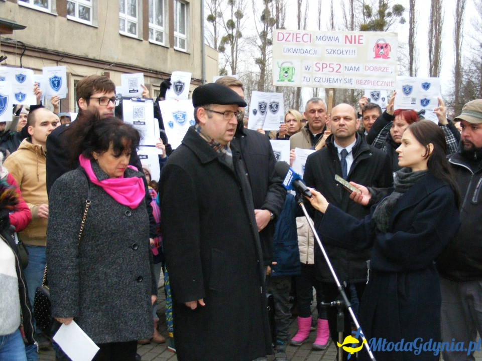 SP 52 - protest przed szkołą 03.01.2019