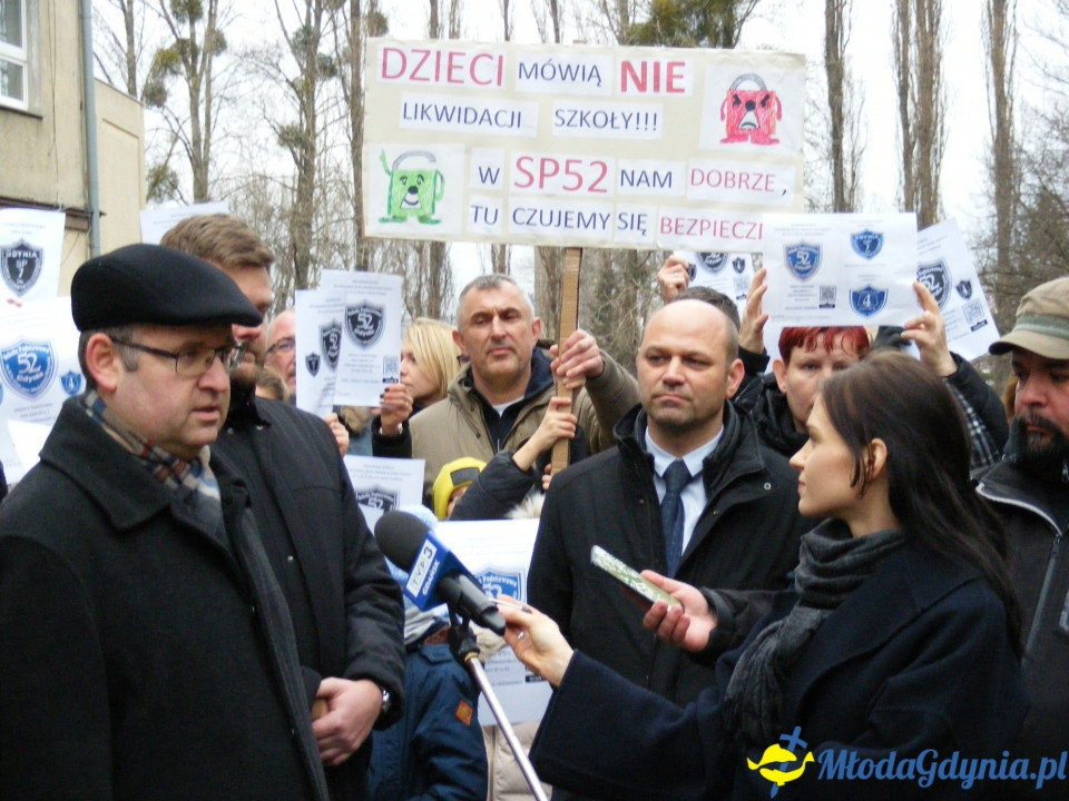 SP 52 - protest przed szkołą 03.01.2019