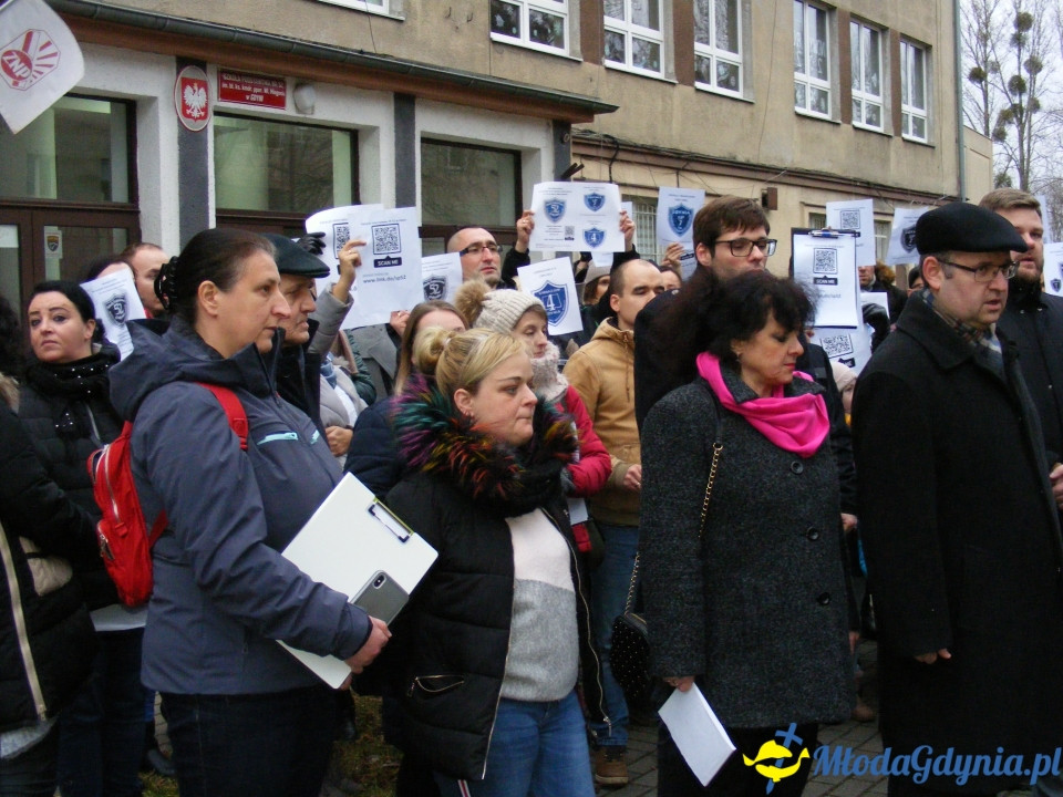 SP 52 - protest przed szkołą 03.01.2019