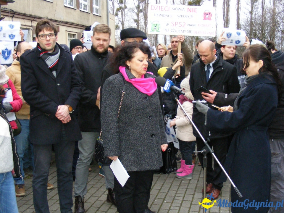 SP 52 - protest przed szkołą 03.01.2019