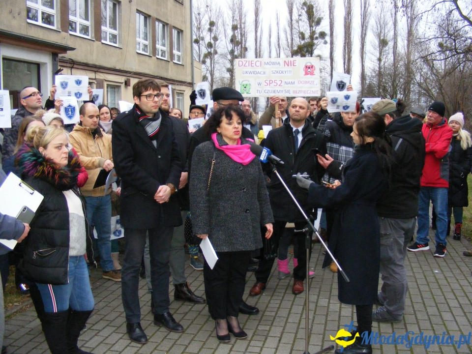 SP 52 - protest przed szkołą 03.01.2019