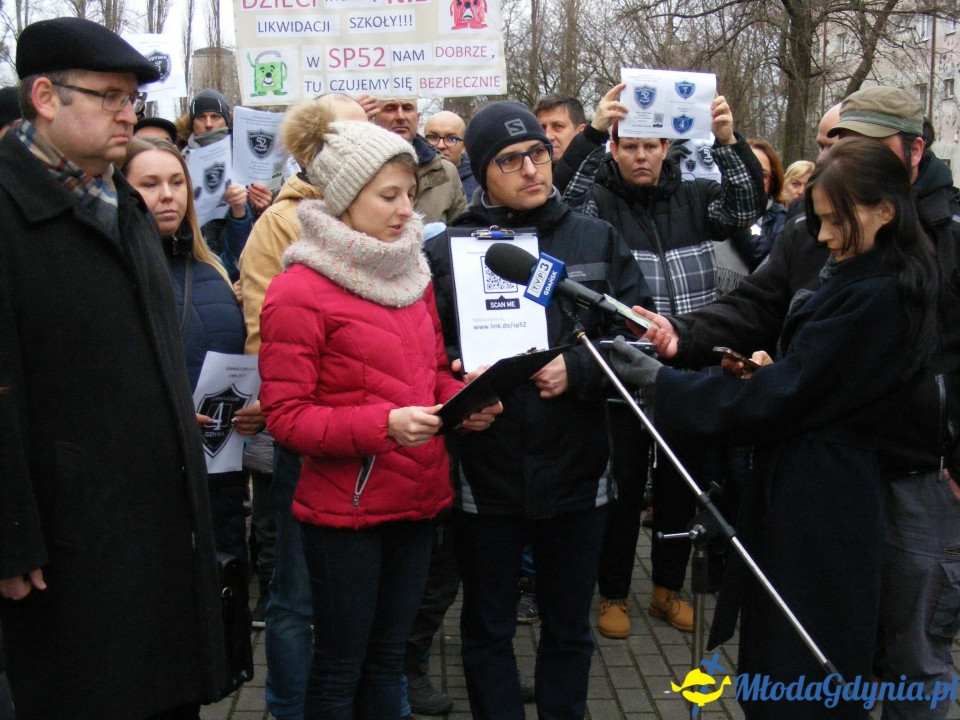 SP 52 - protest przed szkołą 03.01.2019