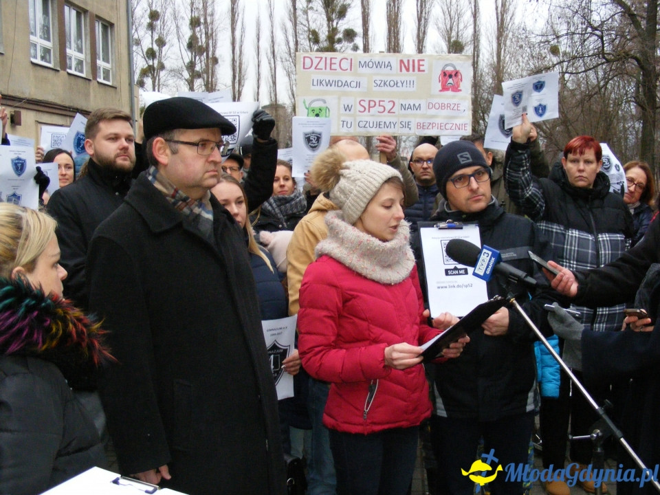 SP 52 - protest przed szkołą 03.01.2019
