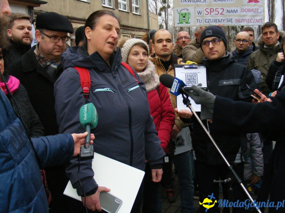 SP 52 - protest przed szkołą 03.01.2019